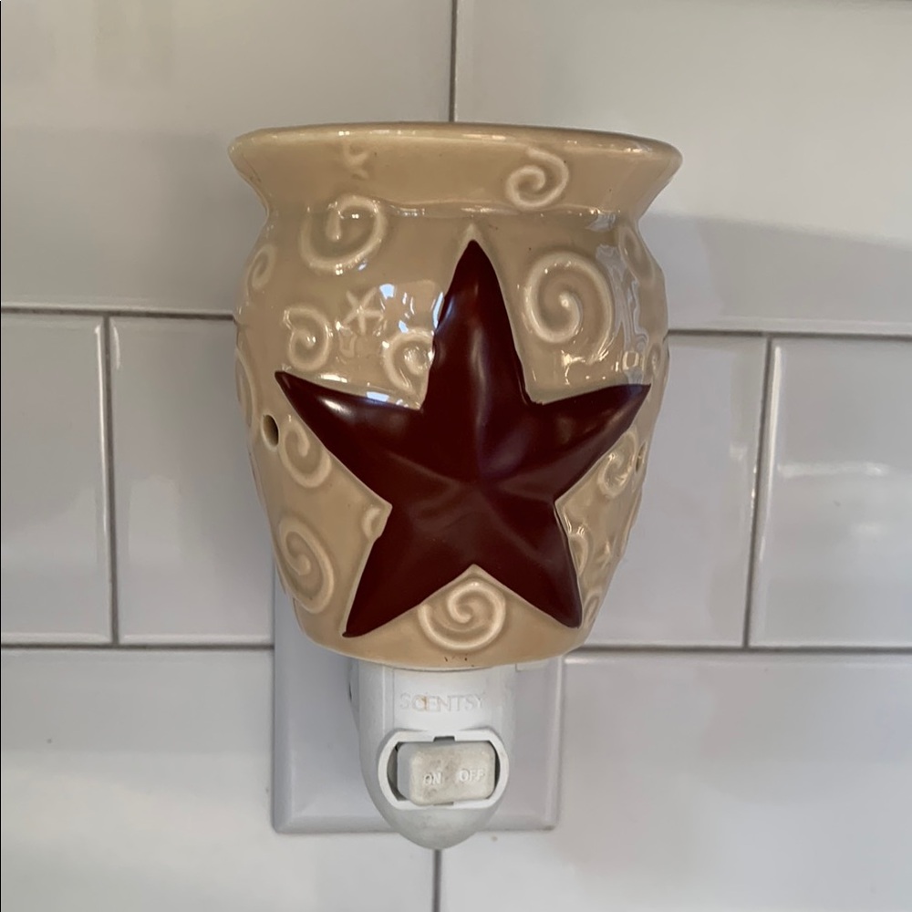 Scentsy Cream and Brown Star Wall Plug In